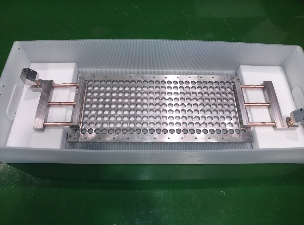 Accelerating electrode made of molybdenum